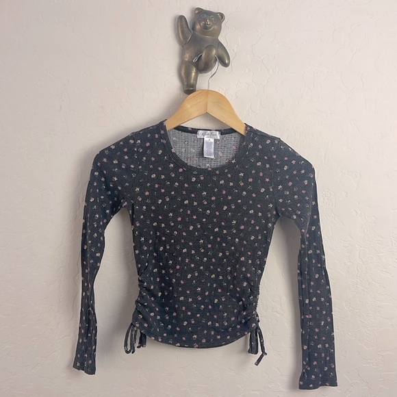 5 for $25 🌈 White Fawn Tilly’s long sleeve top flowered ribbed size M - Picture 1 of 6